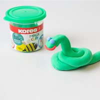 Kores "Magic Clay" 4 x 40 gram blauw, groen, rood, geel KM34241-3